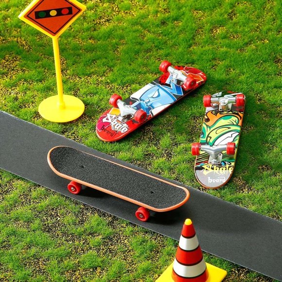 3Pcs 5" Finger Mini Skateboards Blister Randomly Picked Design - Picture 3 of 5
